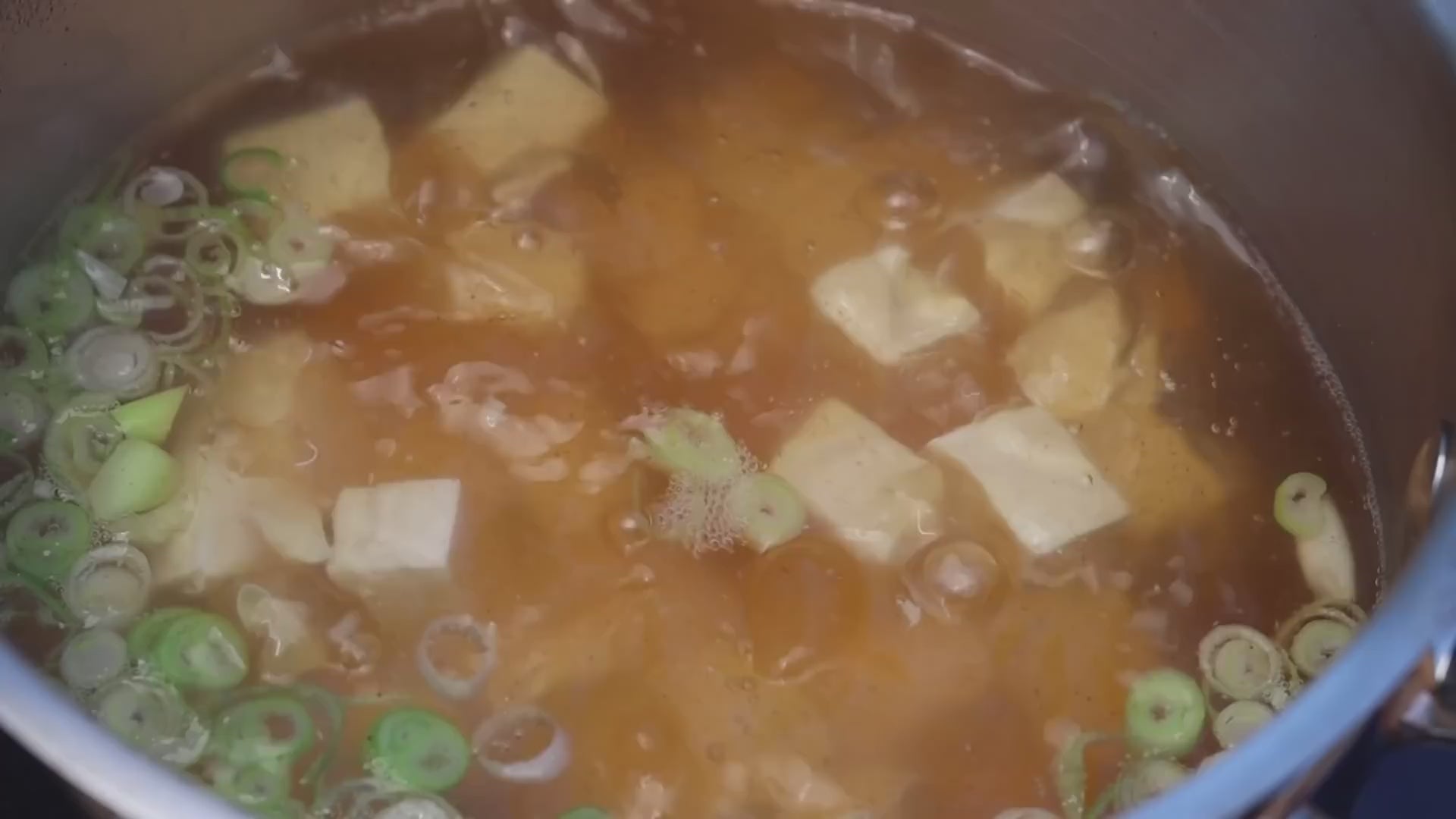 Indlæs video: Basic Miso soup Recipe - 味噌汁.mp4__PID:9f163fc6-732a-49f5-955f-5ac1d242b264
